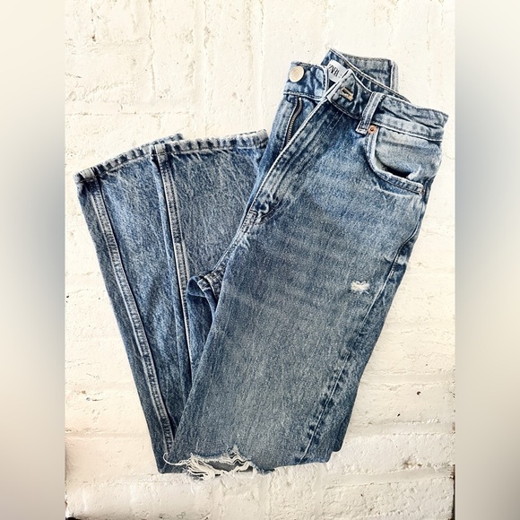 Zara Denim - Zara Distressed High-Rise Mom Tapered Jeans USA 0 Holes at Knees